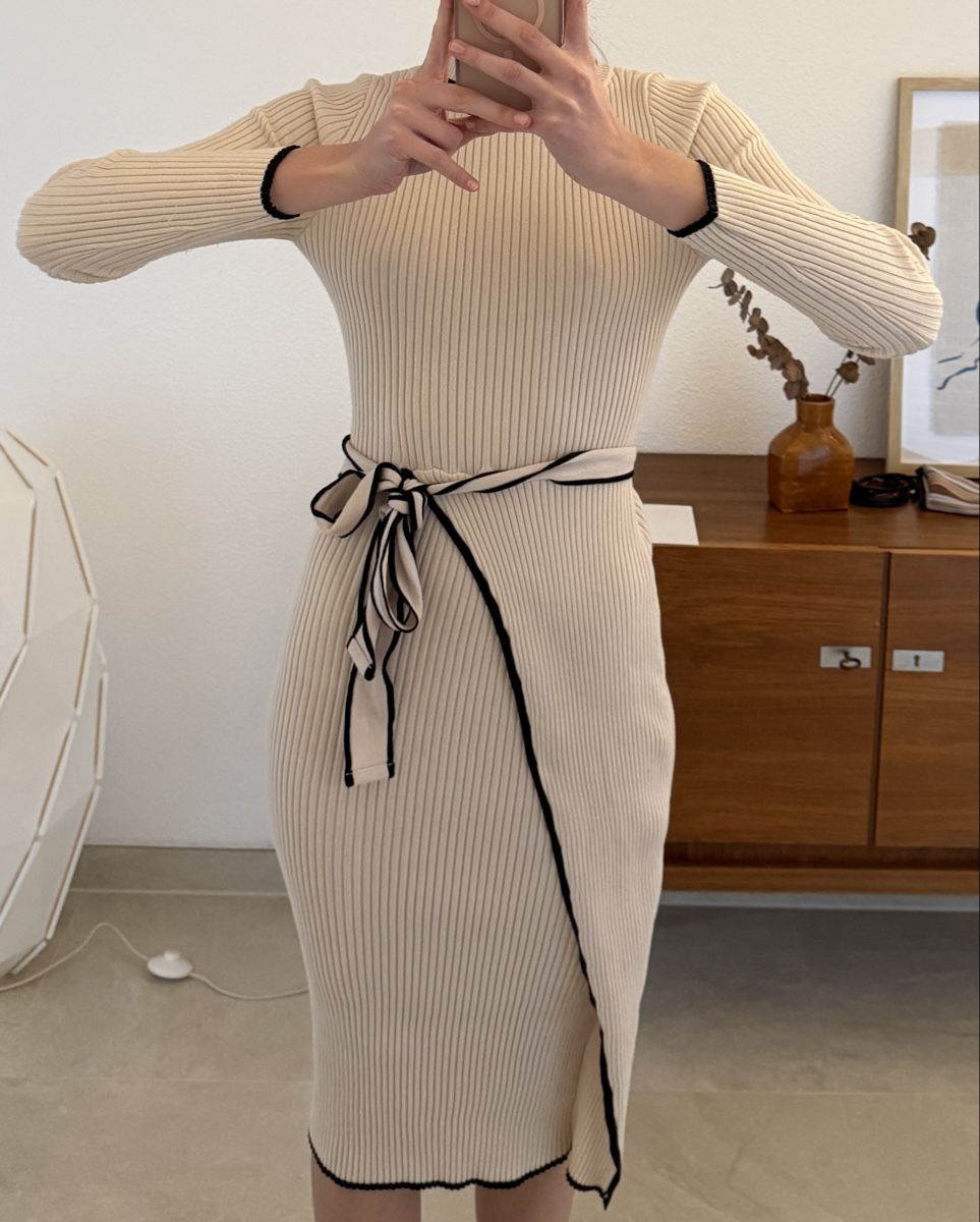 Vestiti: Elegantes Strickkleid in Beige mit Bindegürtel, Grösse S – Nuovo e nell'imballaggio originale da Allschwil venduto da thankslove 1