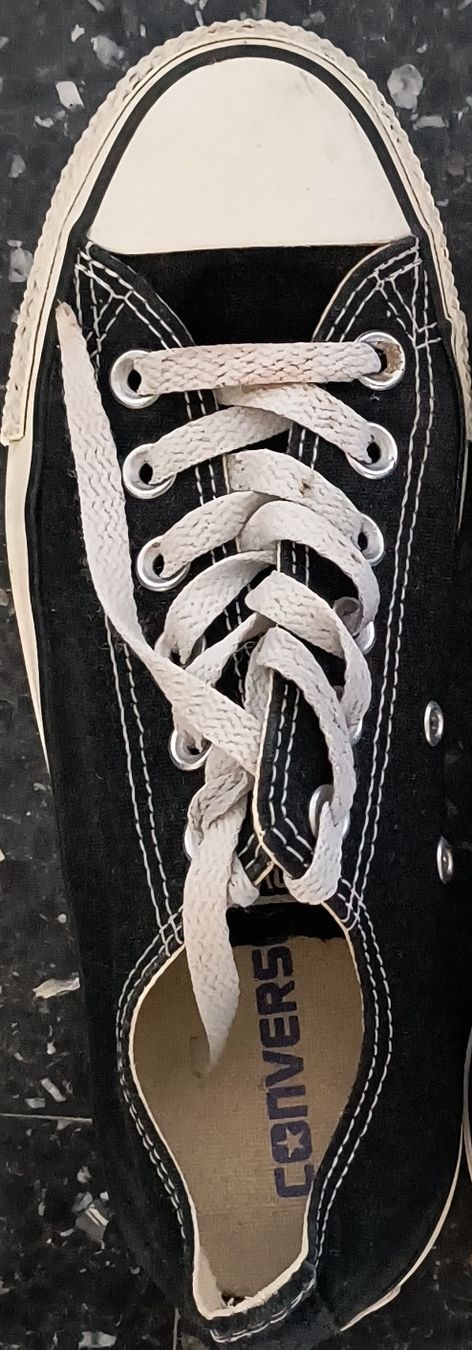Herrenschuhe: Klassische Converse All Stars, Grösse 37.5 – Gebraucht aus Schliern b. Köniz von yalls