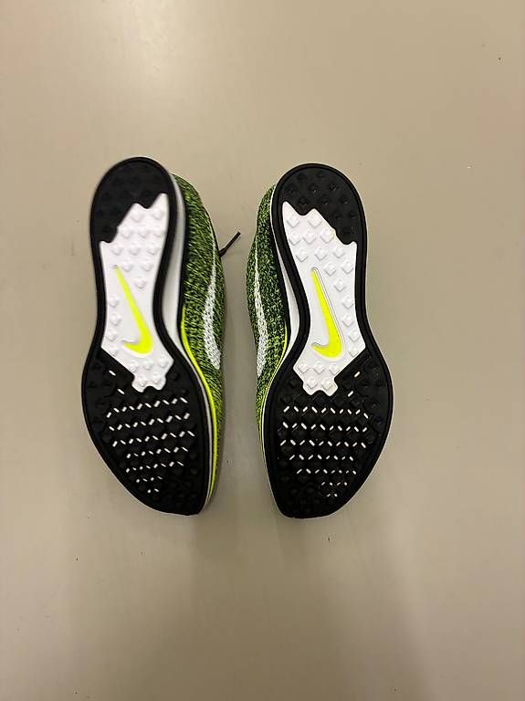 Nike Scarpe da uomo: Nie getragene Nikes / Grösse 42 – Nuovo (secondo la descrizione) da Kloten venduto da Boki_1987 2