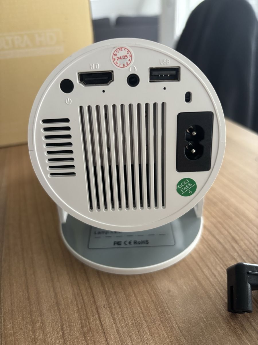 Proiettori: Ultra HD Projector – Nuovo (secondo la descrizione) da Riedikon venduto da cra_kym5 3