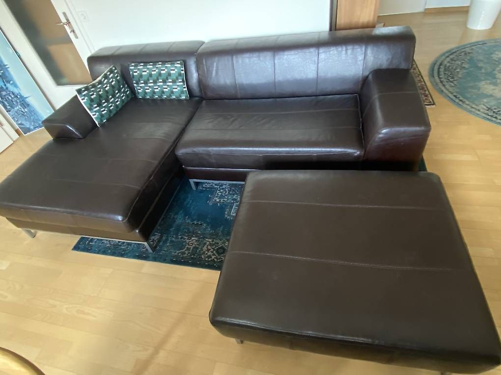 Divani: Schönes Leder-Sofa mit Hocker, 3teilig – Usato da Zürich venduto da ricazh8 2