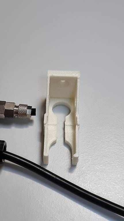 Altro per industria metallurgica: Kunststoffhalterung für CO2-Magnetventile – Usato da Schwyz venduto da zpm3atlantis 3