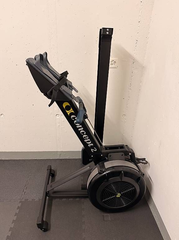 Concept 2 Hometrainer: Concept2 Rudergerät RowERG PM5 Motor, Standardhöhe – Usato da Zürich venduto da Knoedelwumms 4