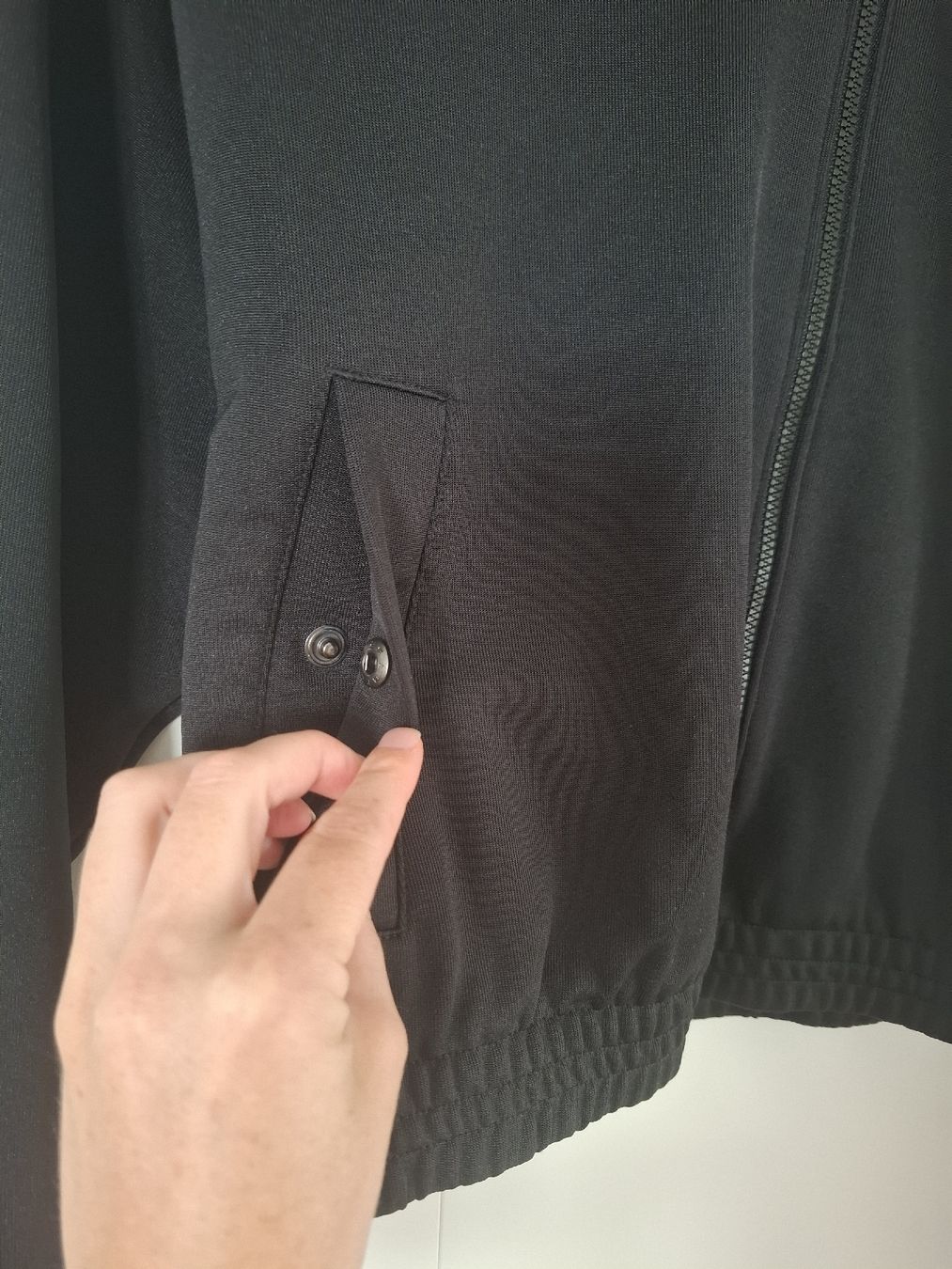 Adidas Jacken: Jaquette Adidas  – Gebraucht aus Posieux von Samanthasti 3