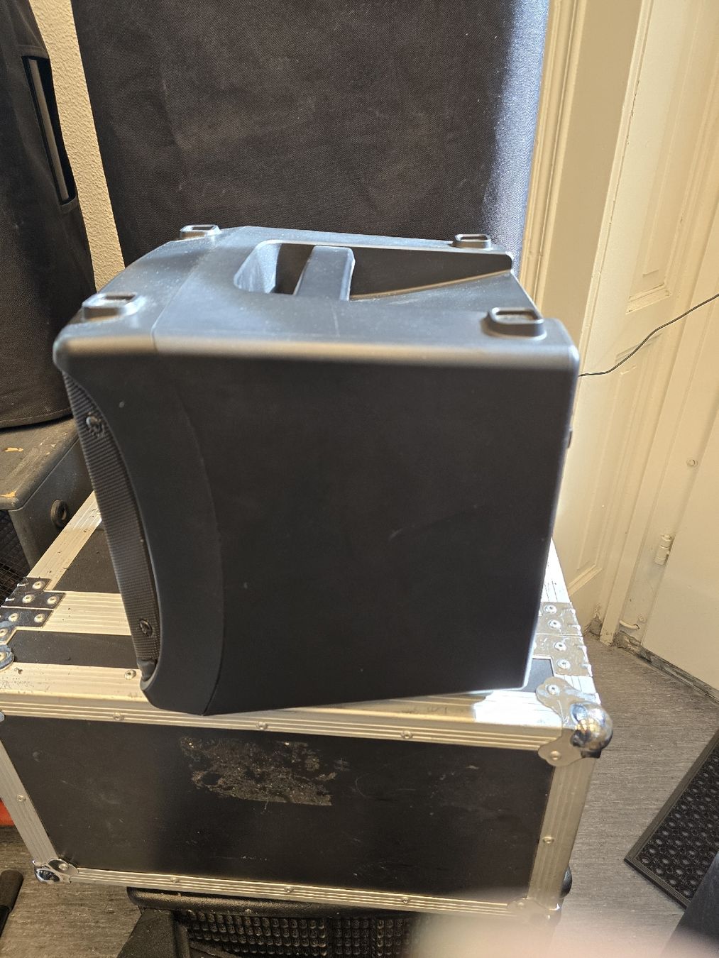 Mackie Casse acustiche: Mackie DLM8 Active PA Speaker 2000W 1 Stuck – Usato da Zürich venduto da Roy-Events-Zurich 1