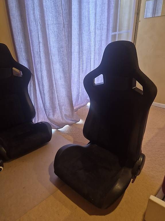 Stühle: Siège baquet noir en cuir / alcantara – Gebraucht aus Corseaux von stu_hn9l 1