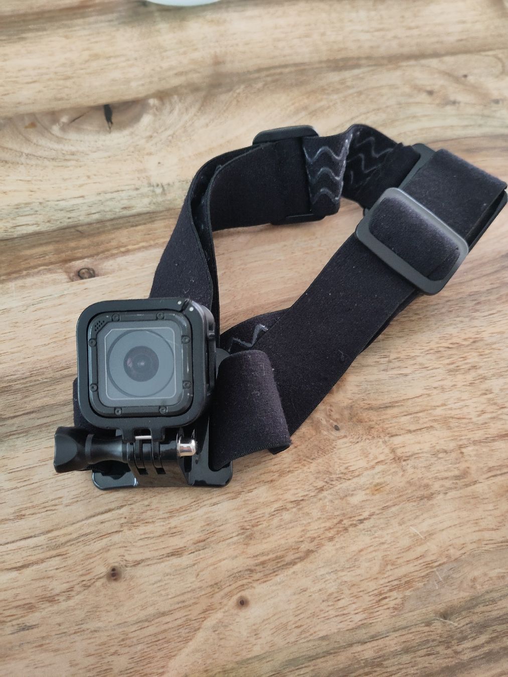 Gopro Action Cam: GoPro Hero Session with Head Strap Mount – Defekt aus Münchenstein von Leo_Hofer