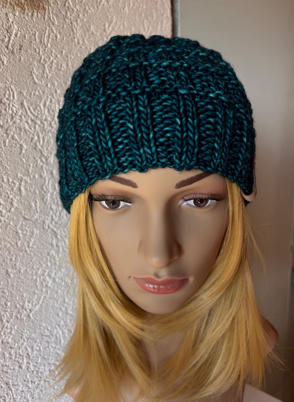 Copricapi, berretti & cappellini: Beanie neuf 100% merino pièce unique – Nuovo e nell'imballaggio originale da Randogne venduto da BonnieG 1