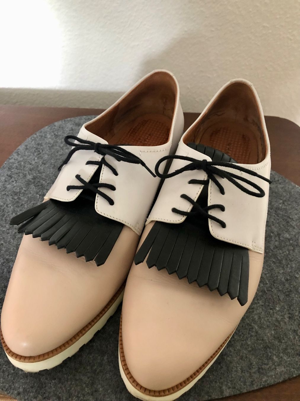 Scarpe da donna: Ausgefallener Damen Lederschuh Gr 41 – Usato da Kloten venduto da Olivenbaum2017