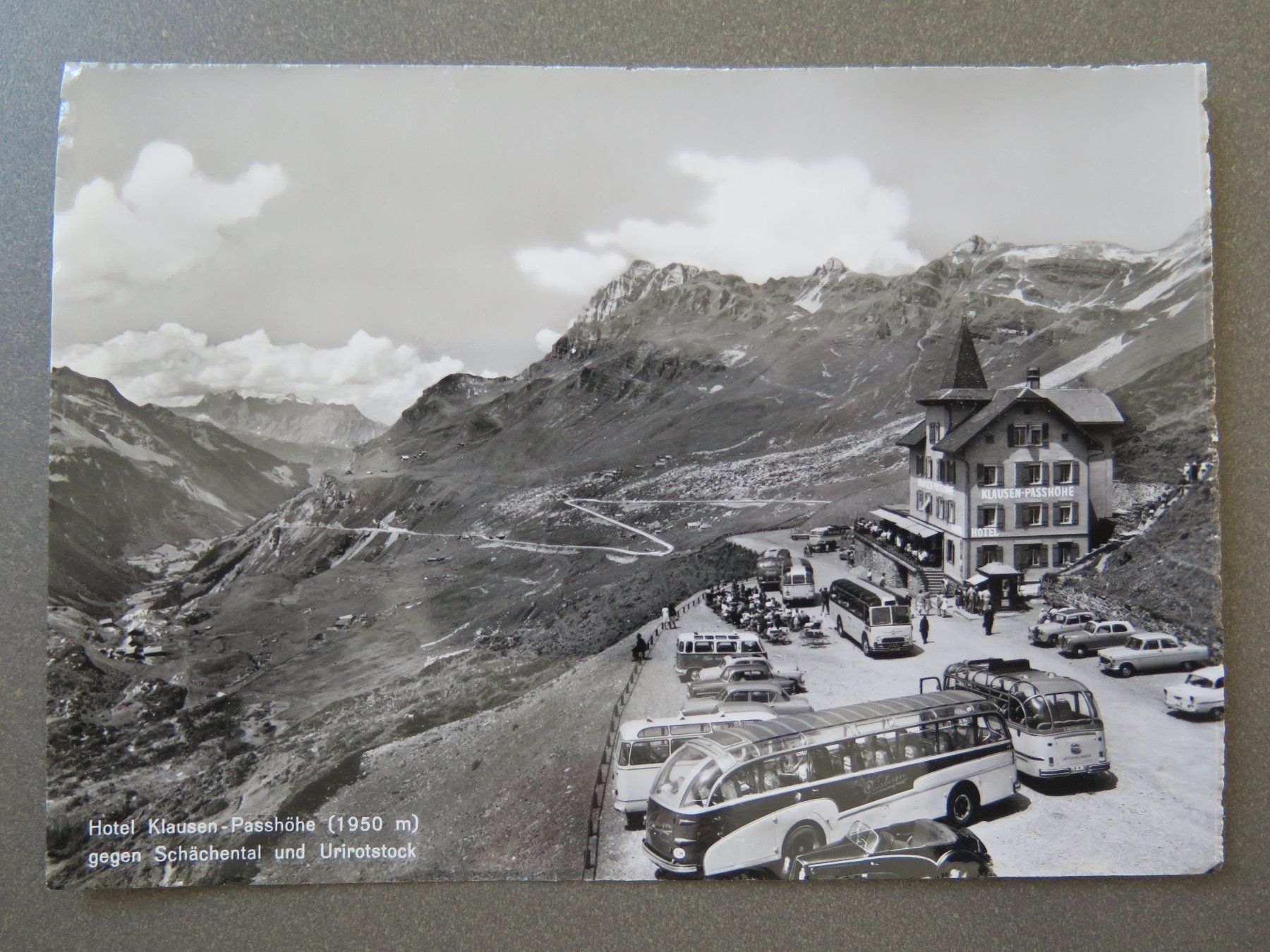 Ansichtskarten: KLAUSENPASSHÖHE - POSTAUTOS - REISEBUS - OLDTIMER – Gebraucht aus Wittenbach von lipasal