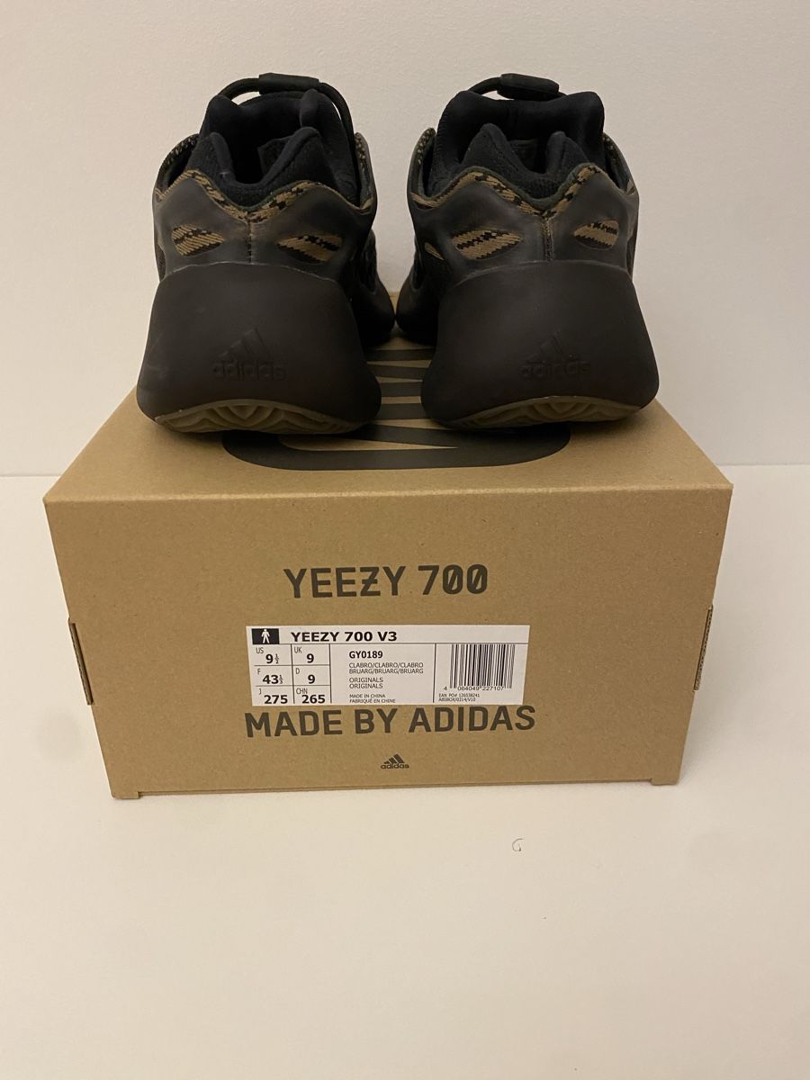Adidas Herrenschuhe: Yeezy 700 V3 Sneaker Size 43 1/3 – Neu (gemäss Beschreibung) aus Brüttisellen von xe_m 3