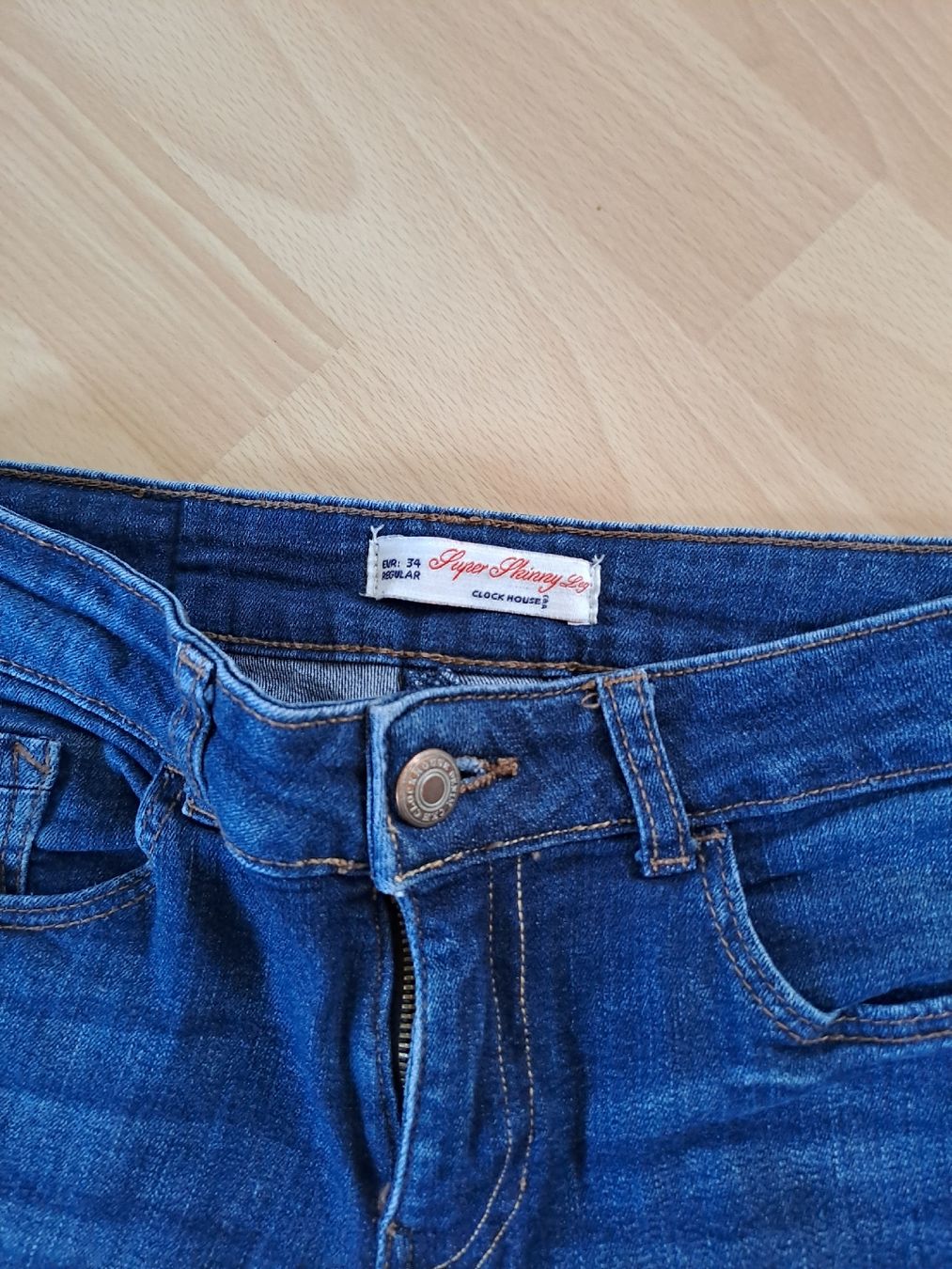Lotti di vestiti: Skinny-Jeans Kleiderpacket gr. 34 – Usato da Rothenburg venduto da 123odermatt 3