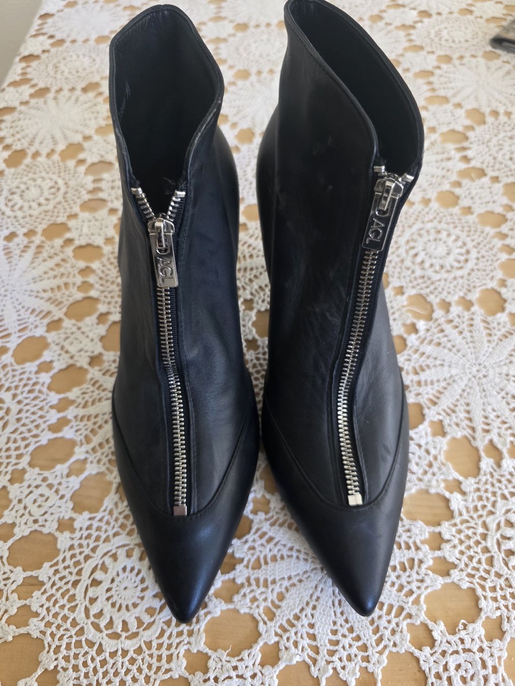 AGL Scarpe da donna: AGL Stiefeletten Leder Schwarz Groesse 39  – Nuovo (secondo la descrizione) da Biberist venduto da charobaum