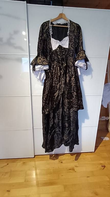 Costumi: Barockes Fasnachtskostüm – Usato da Chur venduto da cor_5bg9 1