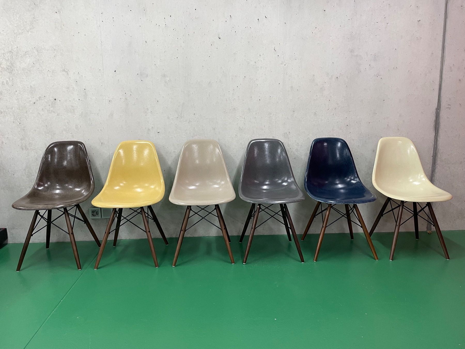 Eames Sedie: Eames Side Chairs elephant grey – Usato da ipsach venduto da Latigo 6