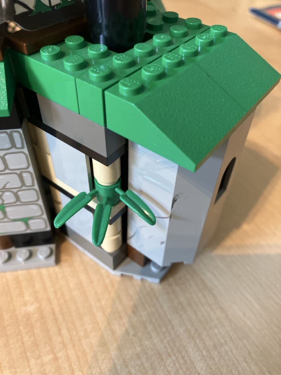 Lego Kit di costruzioni: Lego 4707 Hagrid‘s Hut – Usato da Glarus venduto da Jhuber78 2