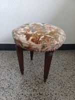 Runder Vintage Hocker Stuhl auf 4 Holzbeinen gepolstert