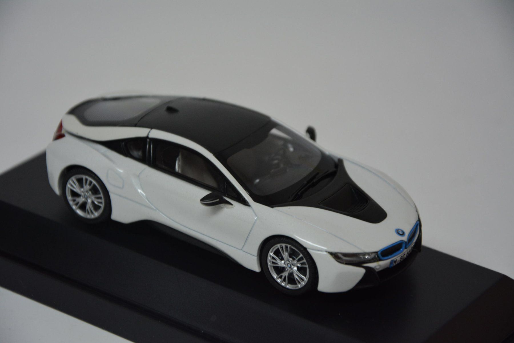BMW Modellautos: BMW i8 , Crystal white , Paragon , 1:43 – Neu und originalverpackt aus Goldach von Feivel9 4