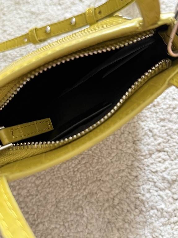 Sacs femmes: Kleine Tasche, Mango – D'occasion à Zürich par sab_bl7c 2