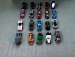 20 Hotweels Autos + ausklappbarer Hotweels Truck