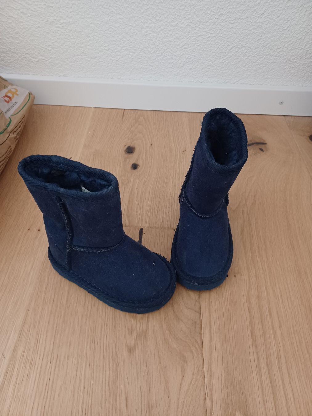 Scarpe per ragazzi: Warme Winterstiefel Gr. 4, Dunkelblau – Usato da Henggart venduto da chleeblaettli4