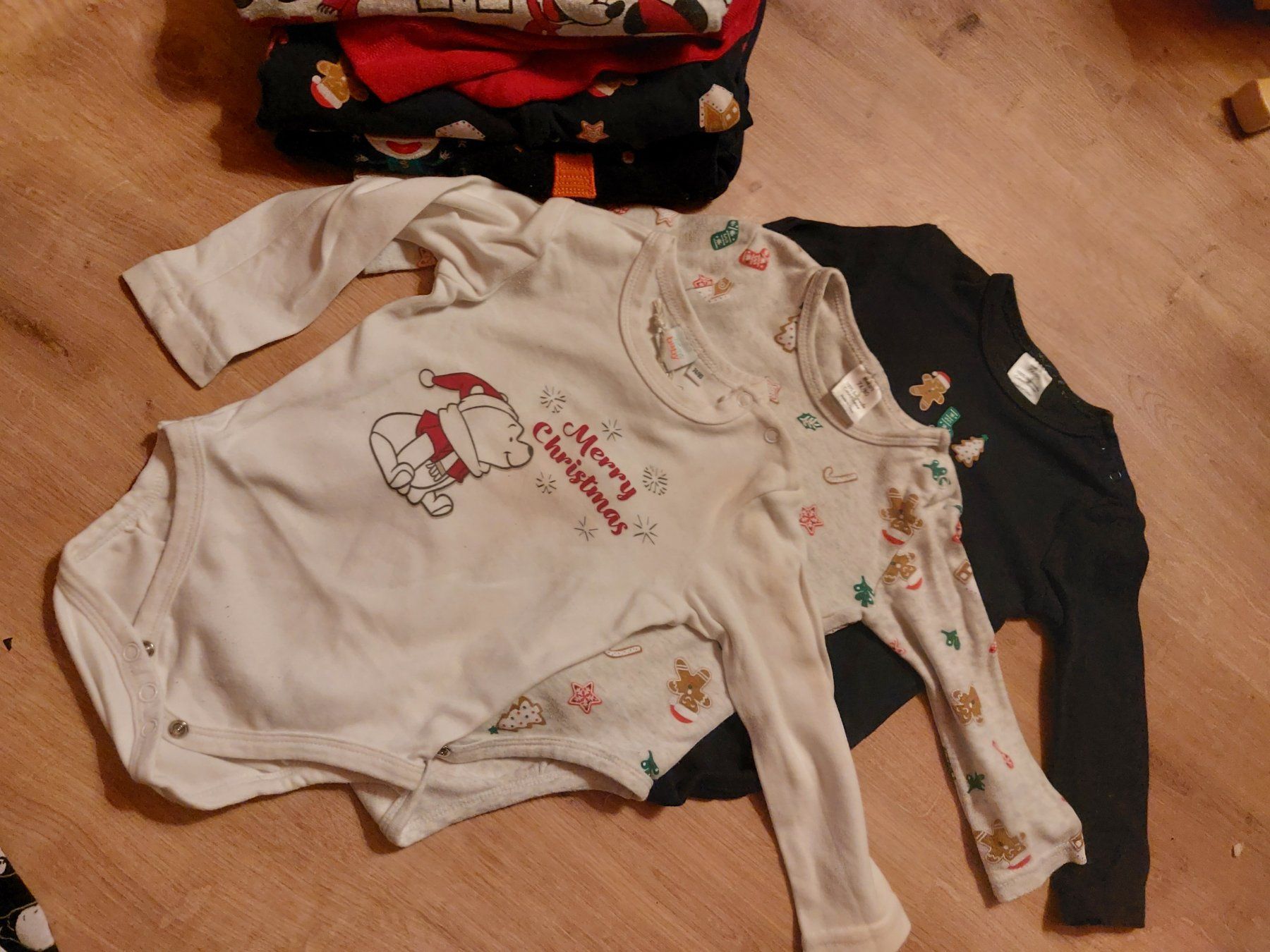 Lotti & Set di vestiti: Winter Kleiderpaket, Gr 74, Weihnachten Pullover, Overall – Usato da Büttikon AG venduto da lca_v7pb 1