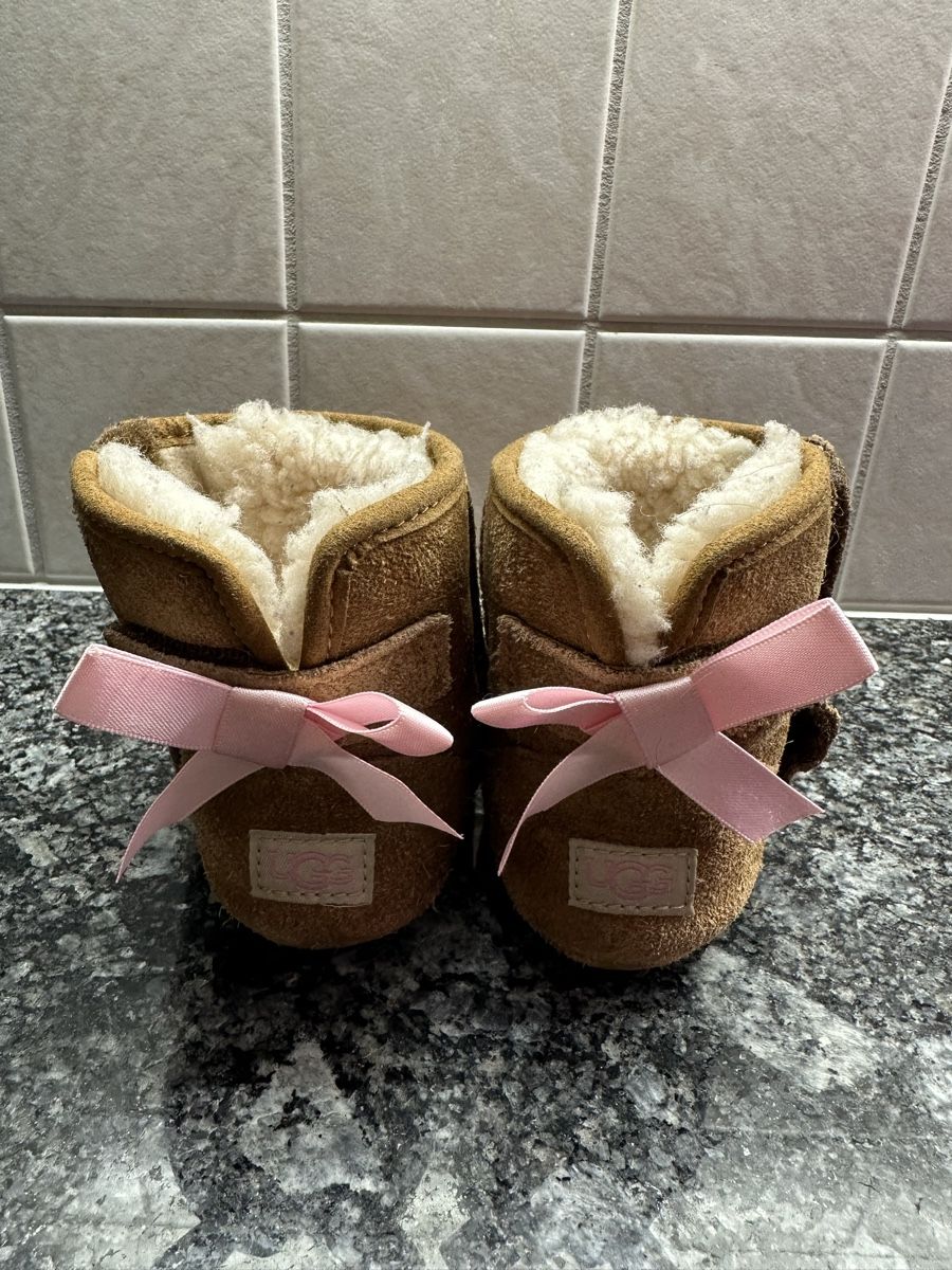 Ugg Scarpe per ragazzi: UGG Lammfell-Stiefel Baby Gr. 20,5 – Nuovo (secondo la descrizione) da Toffen venduto da jeapamale 1