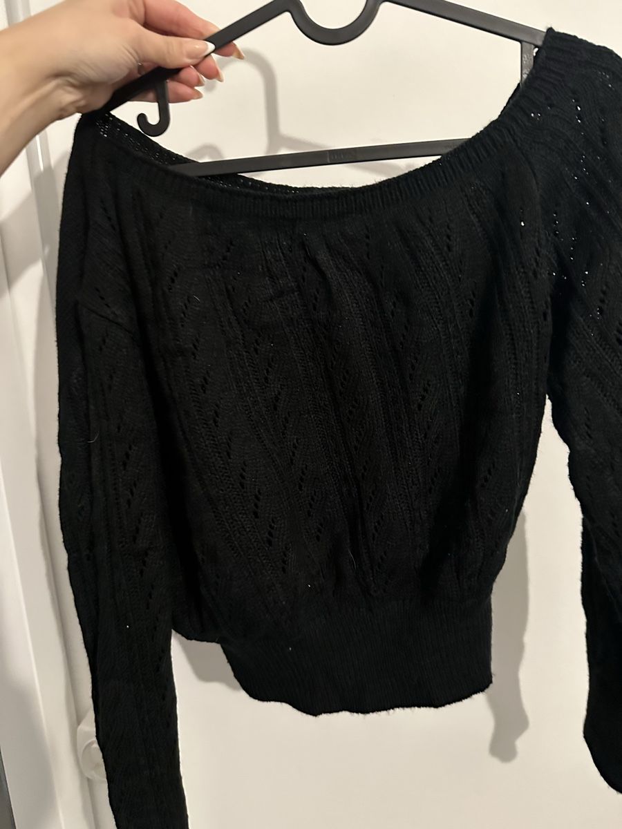 Pulls & Sweat-shirts: Schwarzer Strickpullover, Carmen Ausschnitt, Grösse s – D'occasion à Reinach BL par Alles_muss_weg00 2