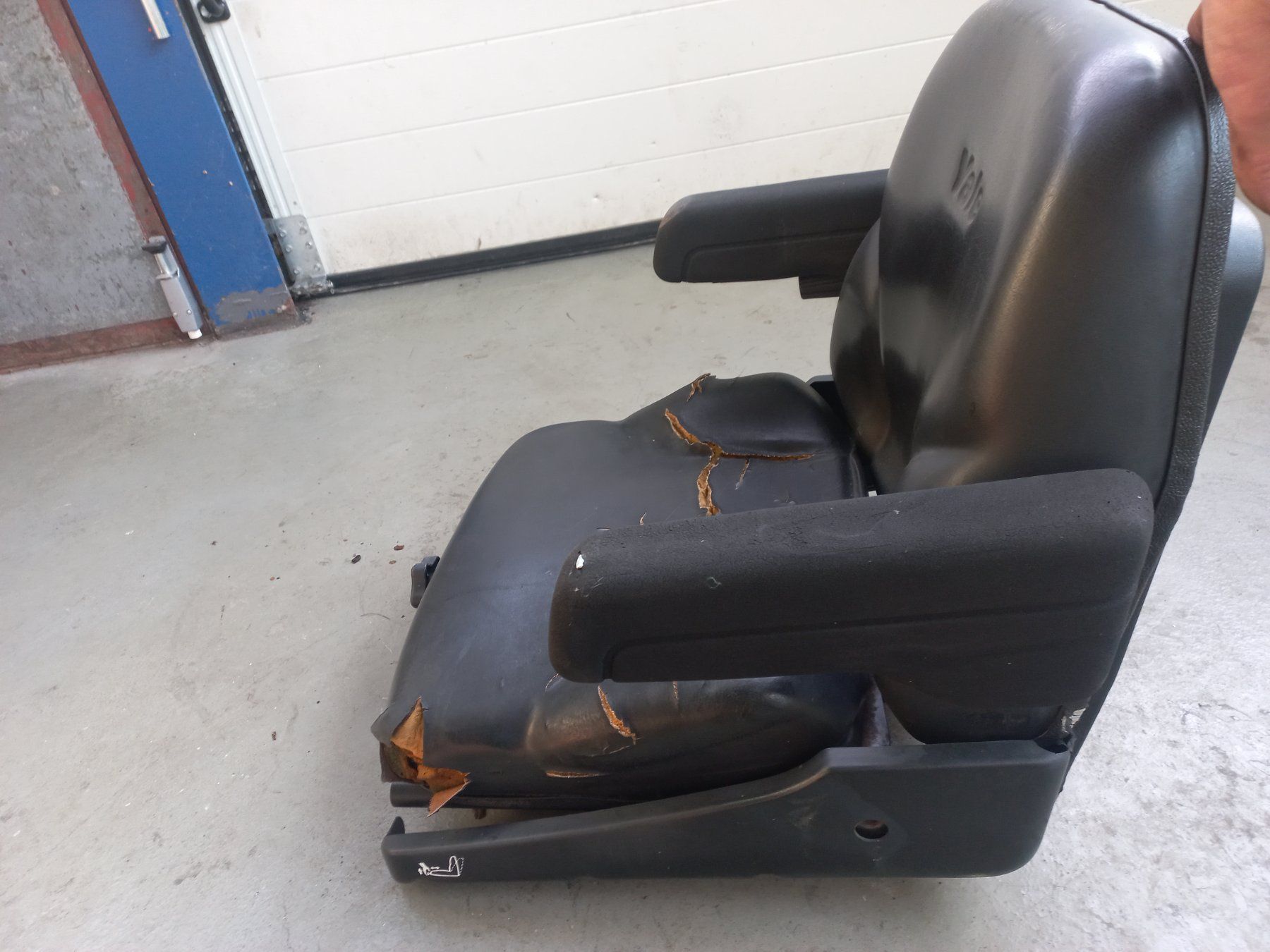 Carrelli elevatori e a forche: Staplersitz Traktorensitz Transporter Stapler Traktor Sitz – Usato da Dulliken venduto da Classiclerch4657 2