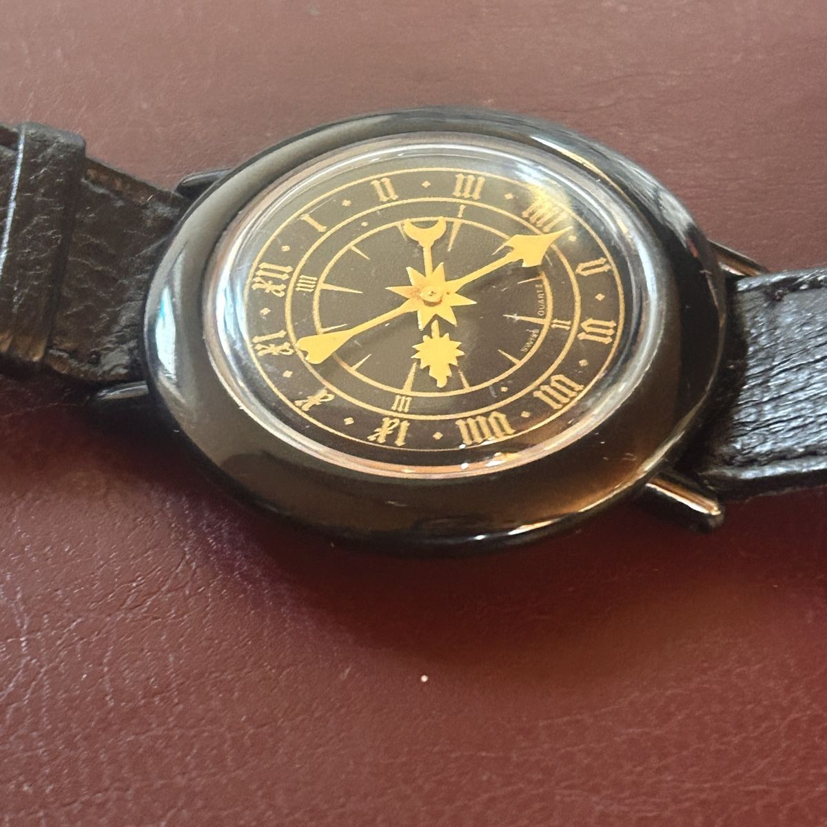 Swiss Orologi: Vintage Armbanduhr schwarz Designer  – Usato da Laufen venduto da Bellavitaboom 2