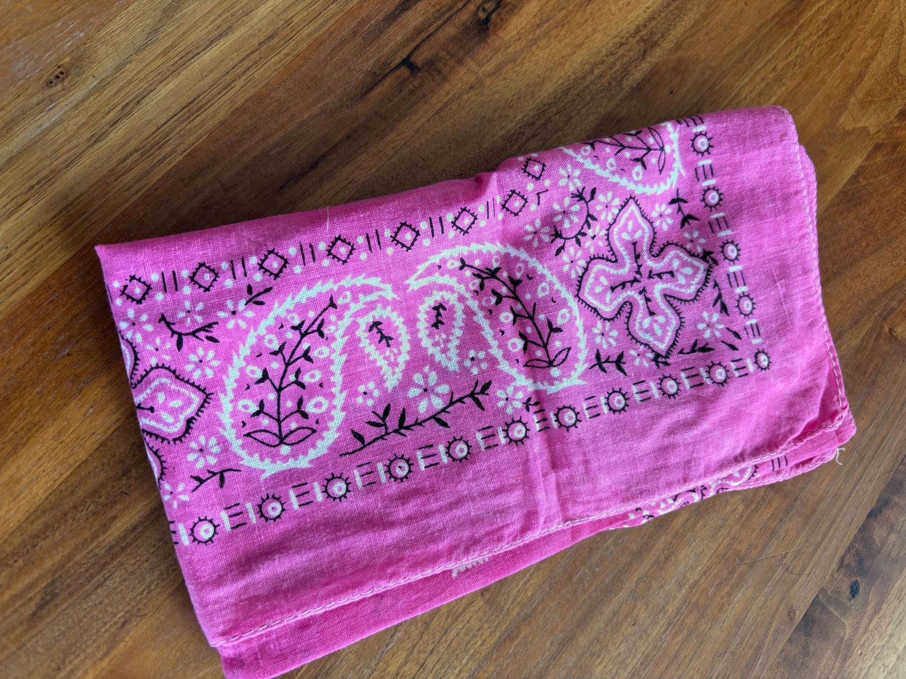 Foulards & écharpes: Glarnertüechli pink ca. 50x50 cm – D'occasion à Balsthal par Uroby 2