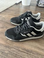 Schwarzer Adidas Turnschuhe schwarz Grösse 42 2/3