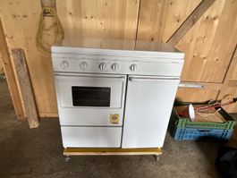 Mobiler Gaskochherd mit Backofen & vier Kochplatten