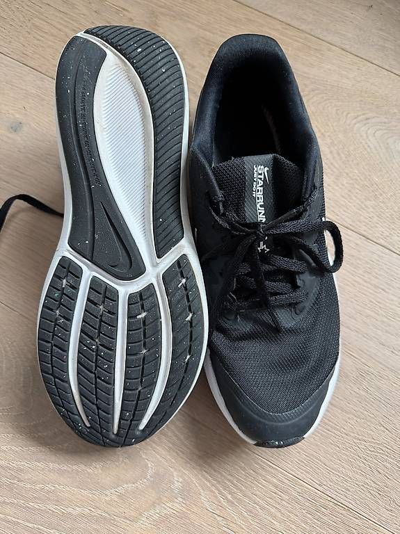 Scarpe da uomo: Sportschuhe Nike schwarz – Usato da Merenschwand venduto da np78 2