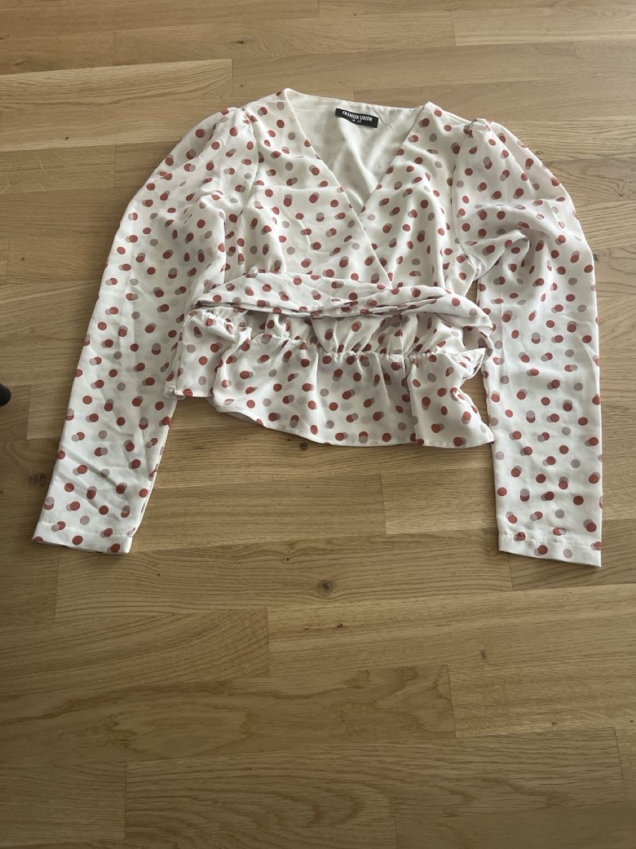 Camicette: Bluse mit Punkten Grösse M weiss rote Punkte  – Nuovo (secondo la descrizione) da Thun venduto da pri_655z