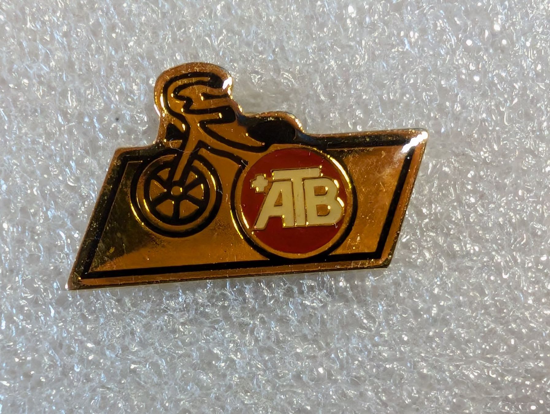 Placchette & Badge: Ansteckpin 291: ATB – Usato da Oppligen venduto da Pin-Fall-Shop