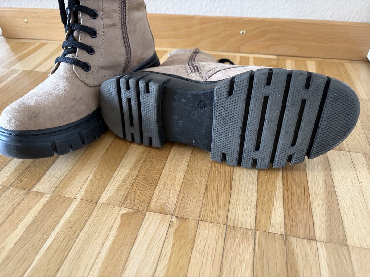 Chaussures femmes: Stiefel 36 – D'occasion à Muri b. Bern par waterlily2016 2