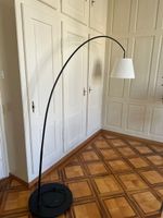 IKEA Stehlampe mit weissem Lampenschirm