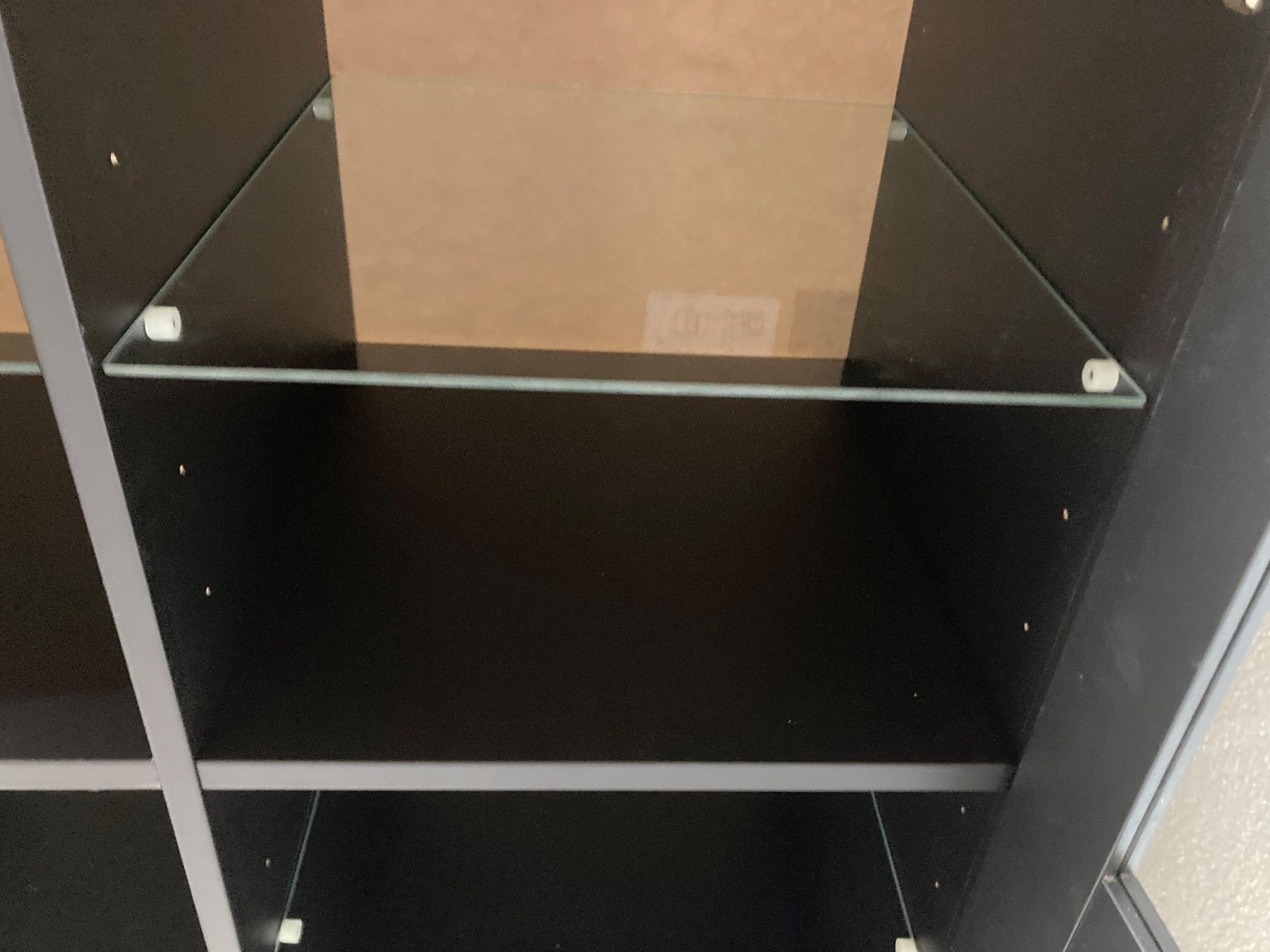 Ikea Armadi: schwarzer Schrank mit Türen/Glas – Usato da Benglen venduto da fla_5n7c 2