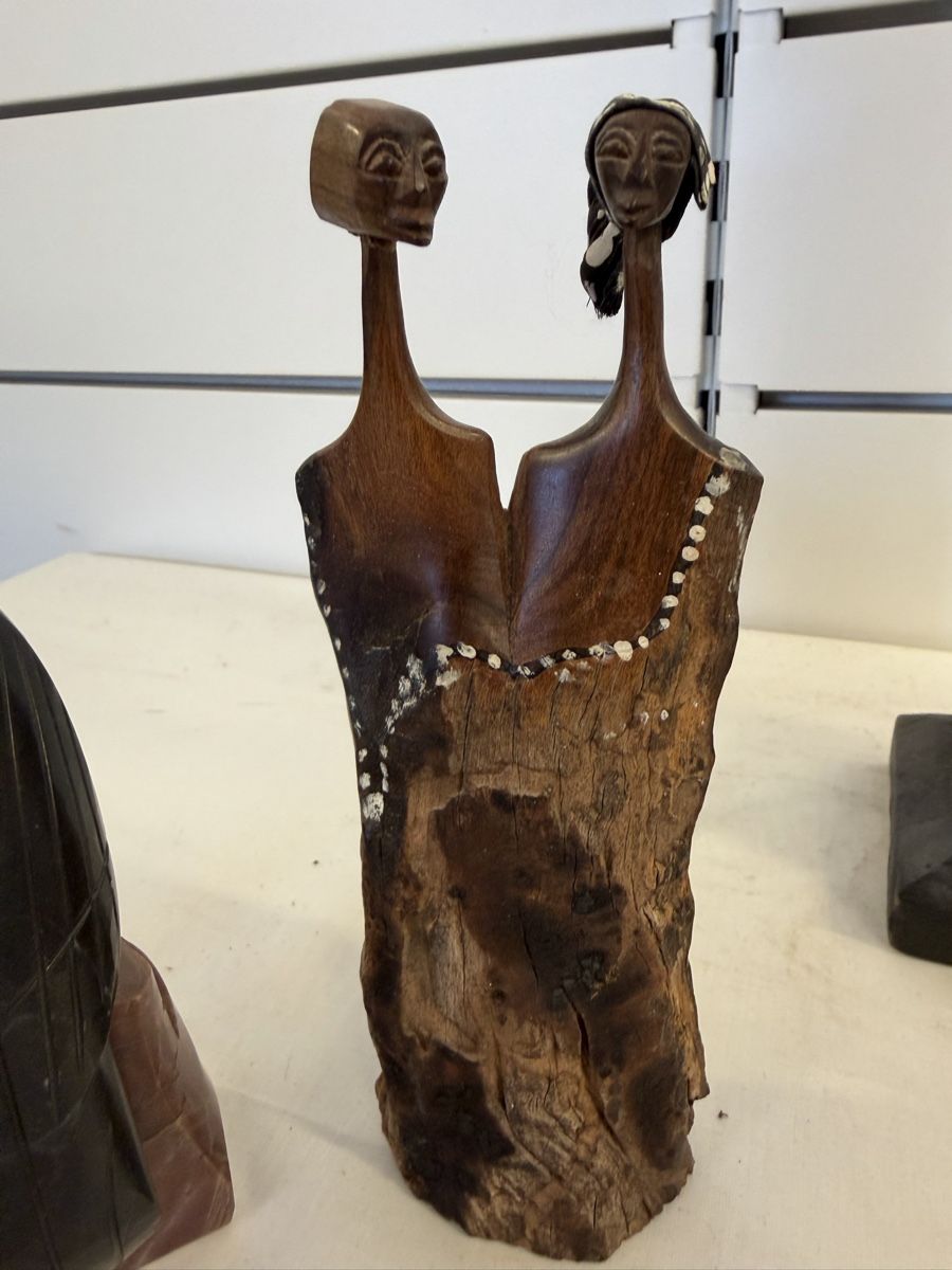 Statuette: Lot de Statues africaine et instruments à ne pas manquer  – Usato da montreux venduto da Always-Good 4