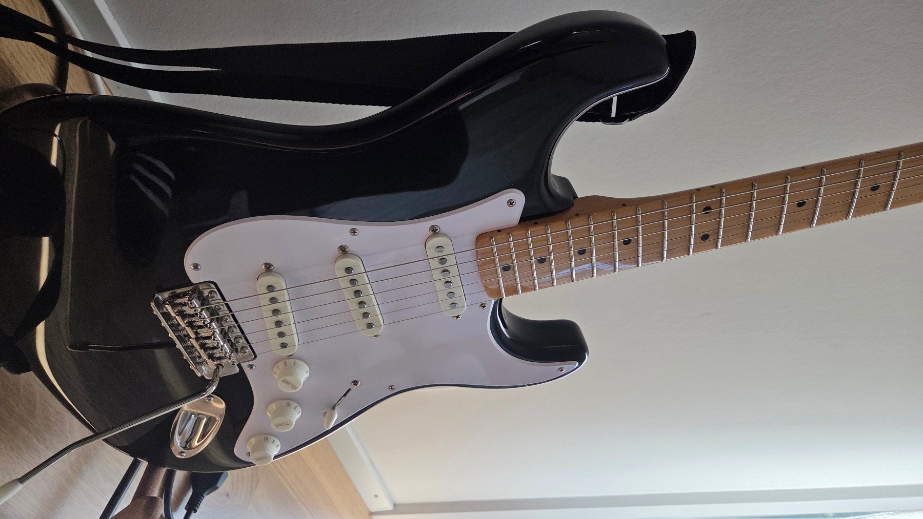 Squier Musikinstrumente: Squier Classic Vibe Stratocaster + Boss Katana 50 Gen 3 Amp – Gebraucht aus Zürich von iva_fr79 2