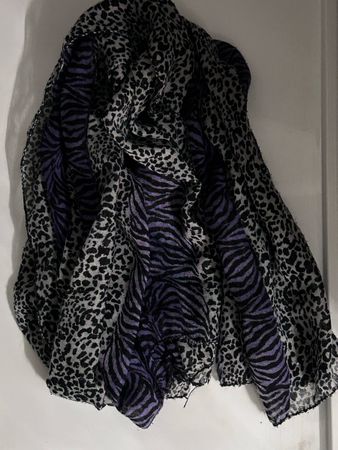 Schal mit Leopardenmuster