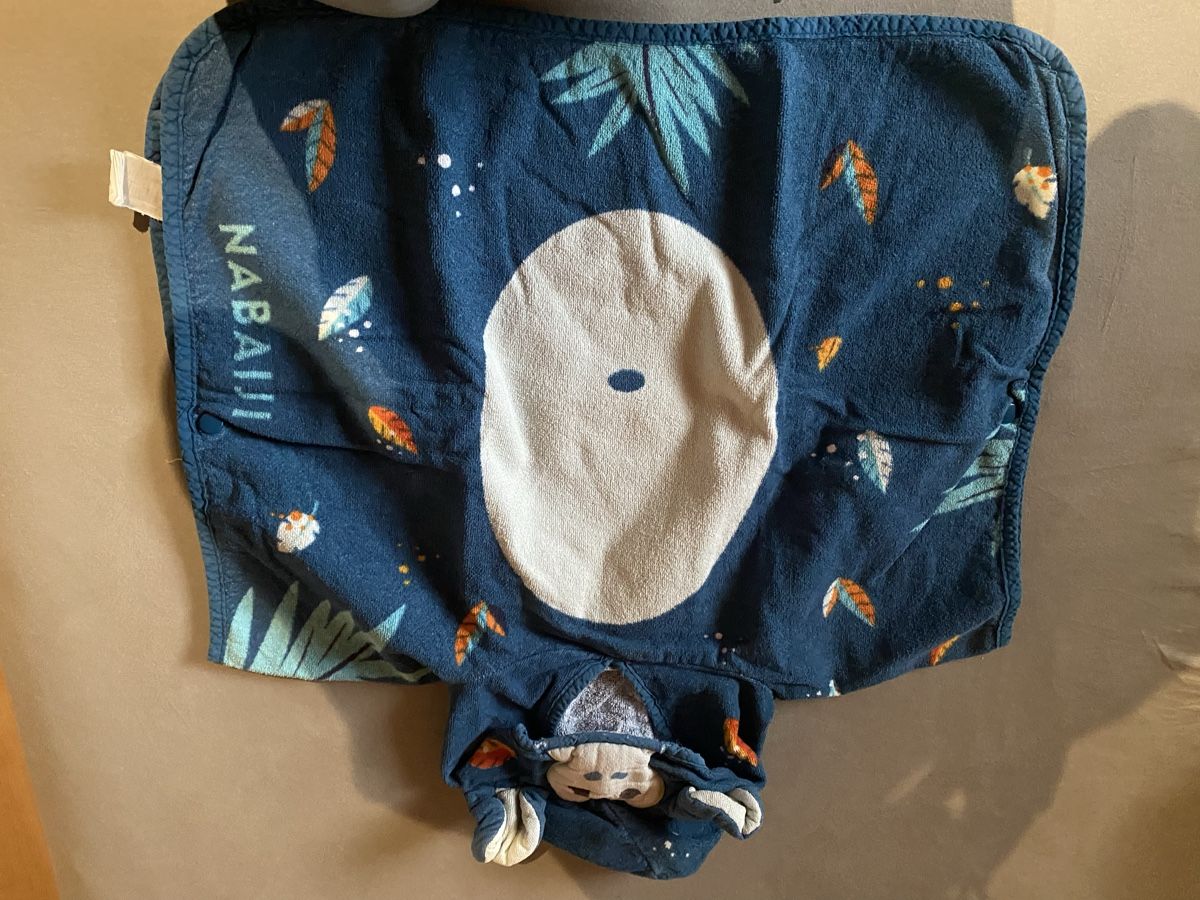 Bademäntel: Poncho de bain taille 1-3 ans – Gebraucht aus Estavannens von charriere23