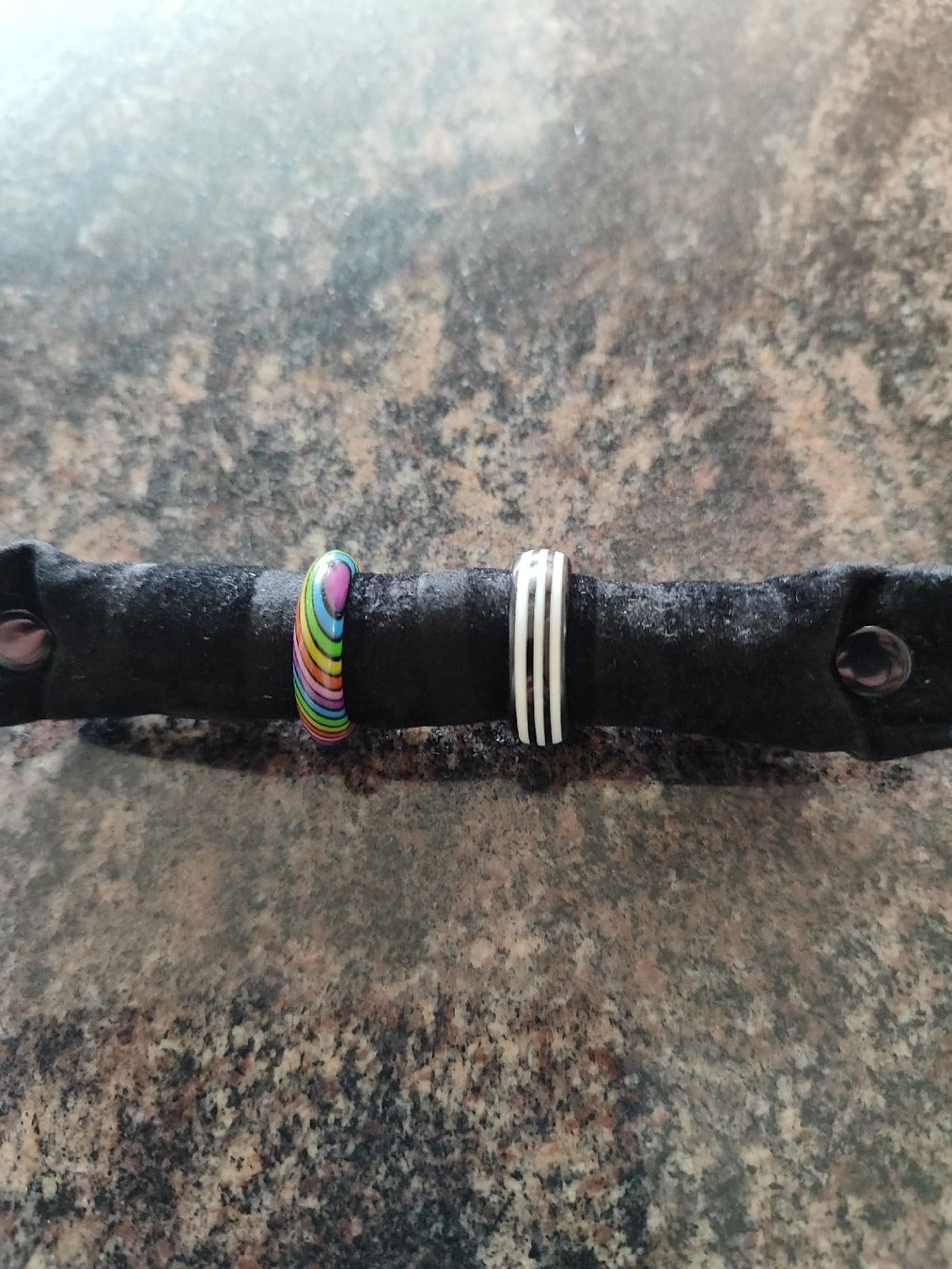 Ringe: 2 Kunststoff -Ringe – Gebraucht aus Madiswil von marmotte63 3