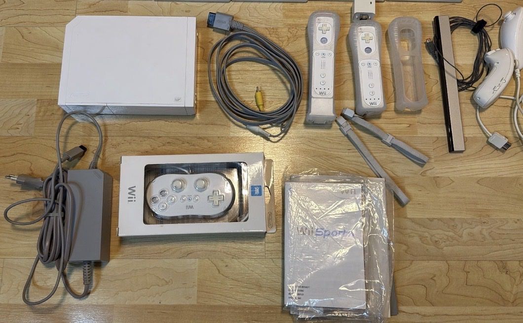 Nintendo Console: Nintendo Wii Console Bundle with Games and Accessories – Usato da Ehrendingen venduto da bubulence 1