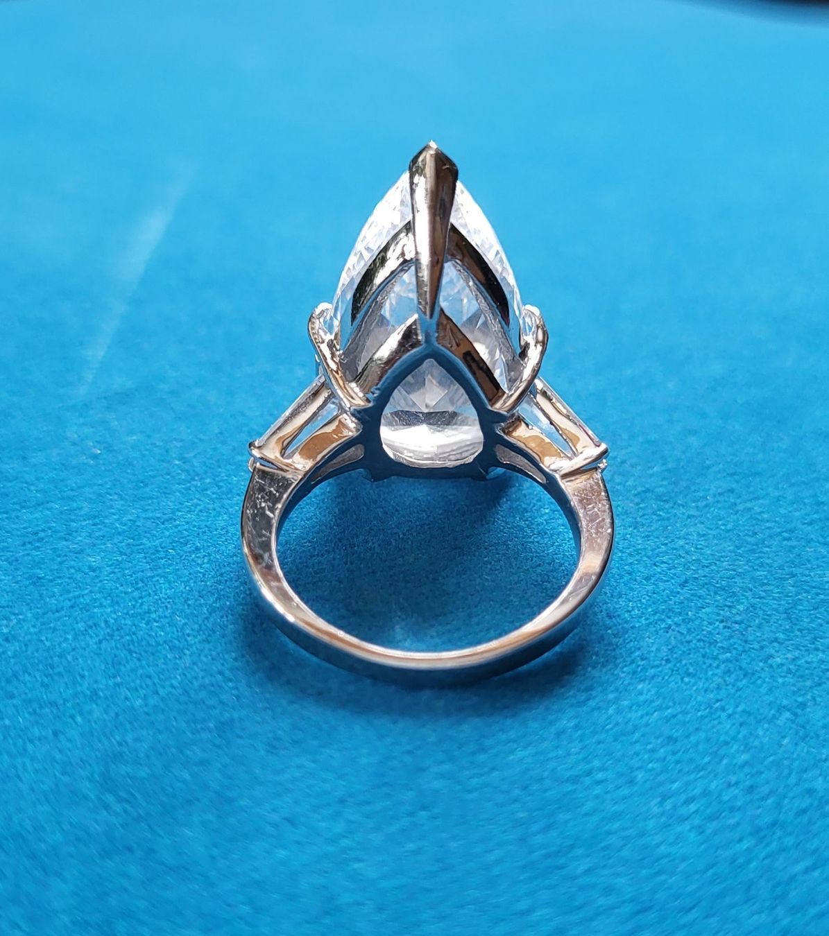 Anelli: Massiv 585 Weiss Gold Ring Mit Steine – Usato da Wald ZH venduto da Aniade 4