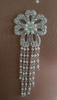 Spitze Applikation mit Swarovski StrassSteine.