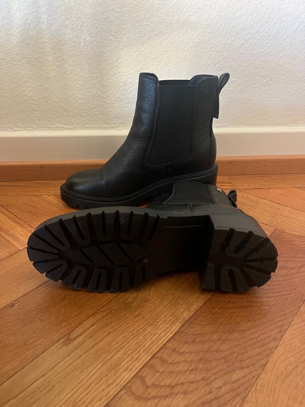 Tommy Hilfiger Scarpe da donna: BOTTINES TOMMY HILFIGER NOIRES EN CUIR – Usato da Lausanne venduto da verde34256789 1