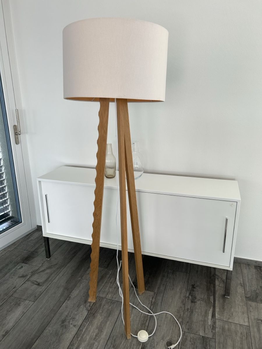Lampade: DEFEKT - standing interio wooden lamp – Difettoso da RICHTERSWIL venduto da razkua