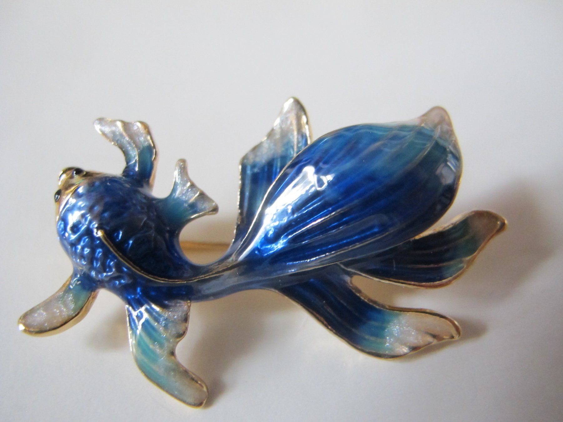 Spille & Fermagli: Schmuck Brosche Goldfisch blau Emaille – Nuovo (secondo la descrizione) da Löhningen venduto da Chimae67 1